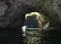 Cueva en Dōgashima (foto sacada de Internet)